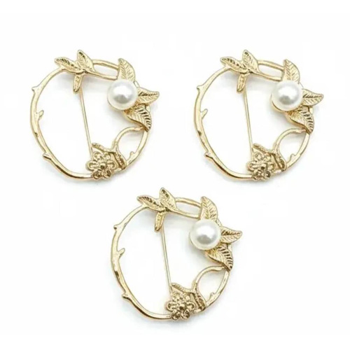 سنجاق سینه مروارید و برگ